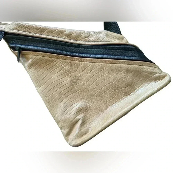 Tom Thomas Leathers Daz Asymmetrical Crossbody - Picture 12 of 15